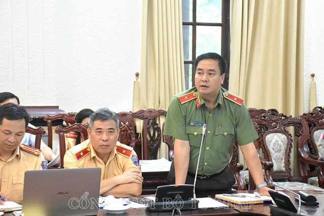 Đồng ch&iacute; Phạm C&ocirc;ng Nguy&ecirc;n - Cục trưởng Cục Ph&aacute;p chế Bộ C&ocirc;ng an thay mặt cơ quan chủ tr&igrave; soạn thảo ph&aacute;t biểu tại phi&ecirc;n họp