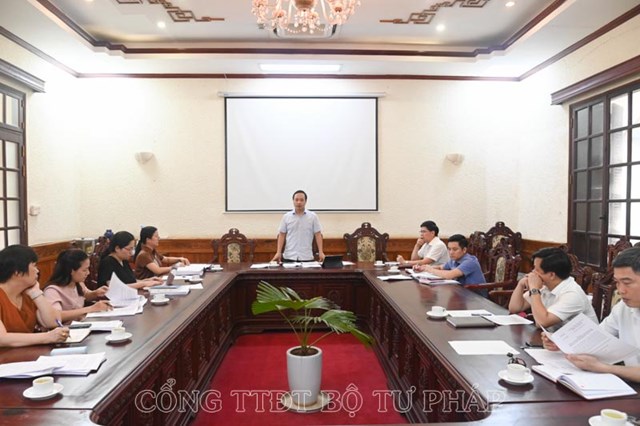 Thứ trưởng Trần Tiến Dũng chủ tr&igrave; phi&ecirc;n họp.