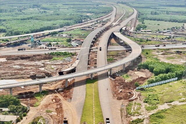 Các tuyến T1, T2, đường 25B, 25C kết nối trực tiếp vào sân bay Các tuyến T1, T2, đường 25B, 25C kết nối trực tiếp vào sân bay