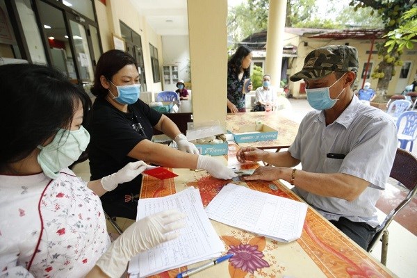H&#224; Nội bổ sung 10 nh&#243;m đối tượng gặp kh&#243; khăn do Covid-19 - Ảnh 1