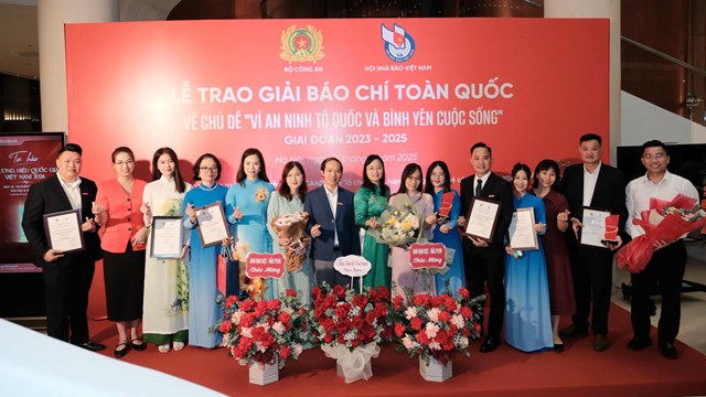 B&#225;o Ph&#225;p luật Việt Nam vinh dự nhận 2 giải C - Giải b&#225;o ch&#237; To&#224;n quốc &#39;V&#236; an ninh Tổ quốc v&#224; b&#236;nh y&#234;n cuộc sống&#39; - Ảnh 2
