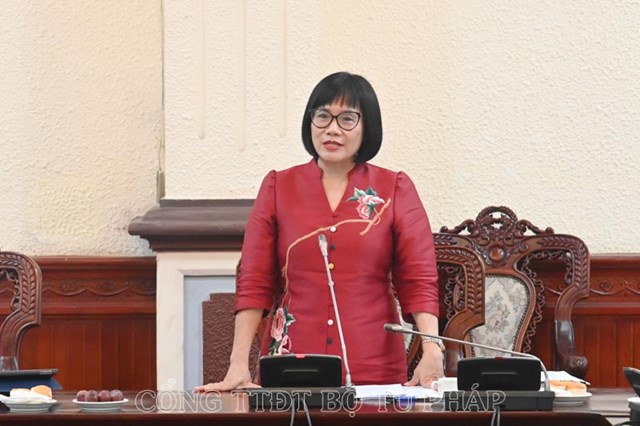 Thứ trưởng Đặng Ho&agrave;ng Oanh ph&aacute;t biểu kết luận phi&ecirc;n họp.