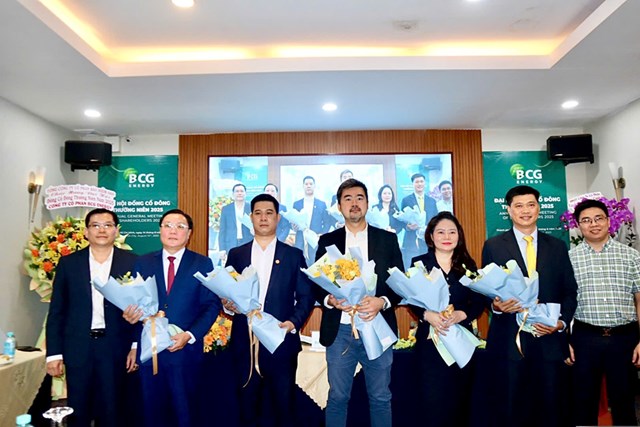5 th&agrave;nh vi&ecirc;n HĐQT nhiệm kỳ 2025-2030 của BCG Energy ra mắt đại hội.