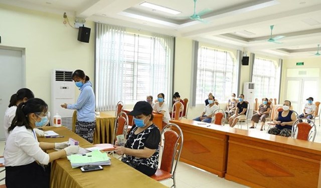 H&#224; Nội đ&#227; thực hiện hỗ trợ hơn 161 tỷ đồng cho c&#225;c đối tượng gặp kh&#243; khăn do ảnh hưởng của dịch Covid-19 - Ảnh 1
