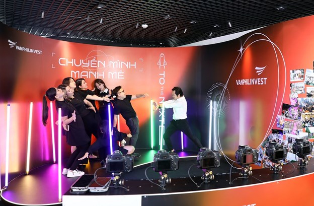 Kh&aacute;ch tham quan thoả sức s&aacute;ng tạo với c&ocirc;ng nghệ chụp h&igrave;nh bullet time hiện đại &nbsp;