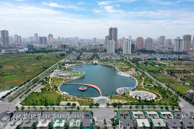 C&ocirc;ng vi&ecirc;n Thi&ecirc;n Văn học rộng 12ha c&oacute; t&acirc;m l&agrave; Hồ B&aacute;ch Hợp Thủy rộng 6ha tại trung t&acirc;m Khu đ&ocirc; thị Dương Nội