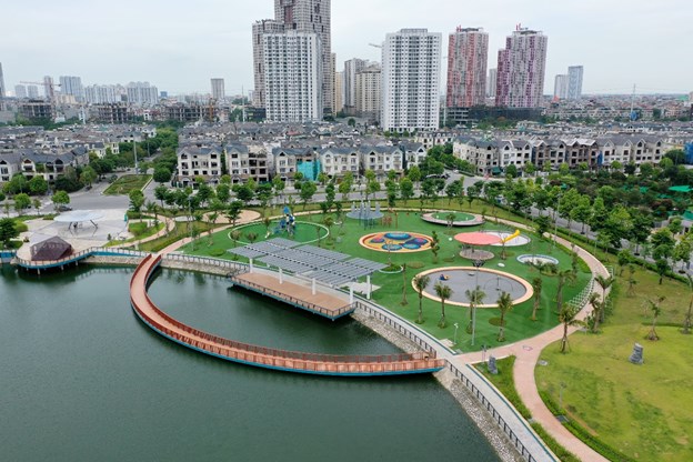 Kh&ocirc;ng gian l&yacute; tưởng cho cả gia đ&igrave;nh b&ecirc;n Hồ điều h&ograve;a với Khu vui chơi trẻ em, ch&ograve;i ngắm cảnh, đường dạo tr&ecirc;n hồ, b&atilde;i cỏ picnic