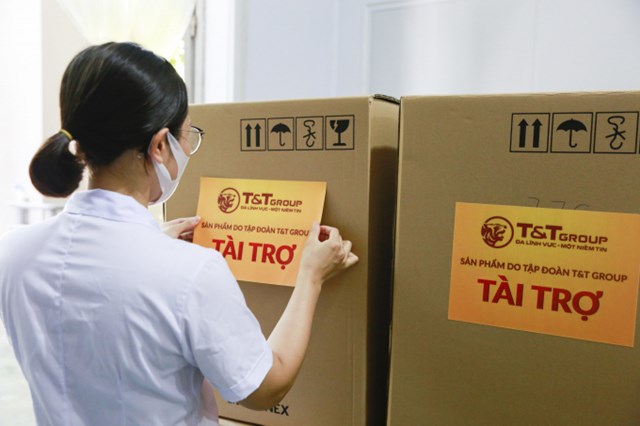 L&ocirc; h&agrave;ng 200.000 bộ kit x&eacute;t nghiệm nhanh Covid-19 đ&atilde; được T&amp;T Group vận chuyển tới Cần Thơ trong ng&agrave;y 14/8 nhằm kịp thời hỗ trợ địa phương trong c&ocirc;ng t&aacute;c x&eacute;t nghiệm tầm so&aacute;t Covid-19