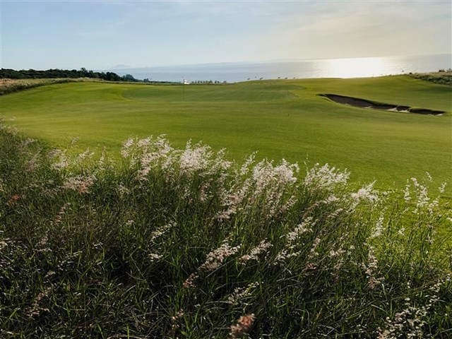 S&acirc;n golf PGA Ocean 18 h&ocirc;́ tại NovaWorld Phan Thiet là đi&ecirc;̉m đ&ecirc;́n r&acirc;́t được y&ecirc;u thích của giới doanh nh&acirc;n và thượng lưu từ khi được khai trương vào tháng 4 vừa qua. &nbsp;