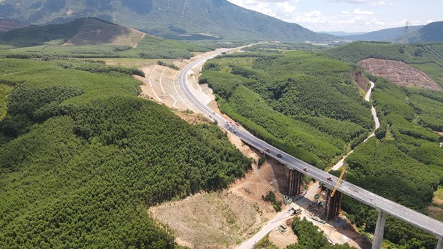 Việc đưa v&agrave;o khai th&aacute;c đoạn tuyến Vũng &Aacute;ng &ndash; B&ugrave;ng sẽ l&agrave; "mảng gh&eacute;p" cuối gi&uacute;p kết nối th&ocirc;ng suốt từ H&agrave; Nội đến Quảng Trị