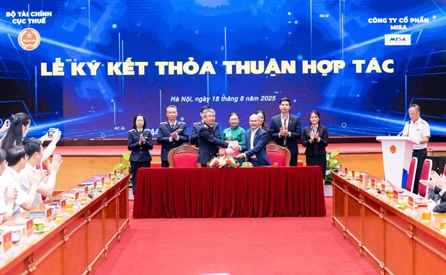 Cục Thuế v&agrave; C&ocirc;ng ty Cổ phần MISA đ&atilde; k&yacute; kết bi&ecirc;n bản hợp t&aacute;c chiến lược - Ảnh: VGP/HT