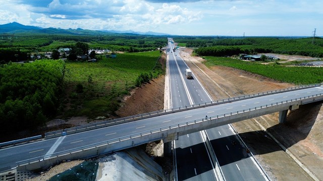  N&uacute;t giao quốc lộ 9C tại Km 690+764,91, n&uacute;t giao quốc lộ 9D tại Km 713+276,5, n&uacute;t giao đường tỉnh 75 tại Km 727+319,37, n&uacute;t giao quốc lộ 9A tại Km 740+884,83.