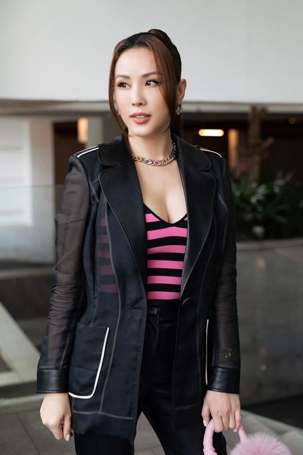 Nhiều lần nỗ lực đứng l&ecirc;n từ thất bại, hoa hậu Thu Ho&agrave;i cũng đ&atilde; chạm đến những th&agrave;nh c&ocirc;ng nhất định sau 15 năm vất vả.