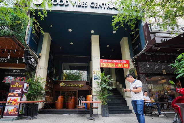 Một kh&aacute;ch sạn đang c&oacute; chương tr&igrave;nh giảm gi&aacute; l&ecirc;n đến 60%, đường L&ecirc; Th&aacute;nh T&ocirc;n, quận 1