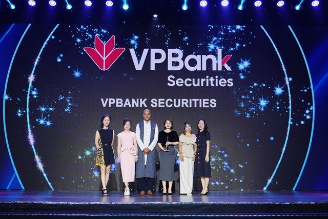 VPBankS nhận giải thưởng &#39;Doanh nghiệp c&#243; m&#244;i trường l&#224;m việc tốt nhất ch&#226;u &#193; 2025&#39; - Ảnh 1