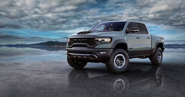 Khi Ram giới thiệu 1500 TRX Launch Edition, nhiều người &ldquo;sốc&rdquo; với mức gi&aacute; khởi điểm 92.010 USD của mẫu b&aacute;n tải n&agrave;y. Thế nhưng, chỉ sau 3 giờ mở b&aacute;n, to&agrave;n bộ 702 chiếc 1500 TRX Launch Edition đ&atilde; c&oacute; người đặt mua.&nbsp;
