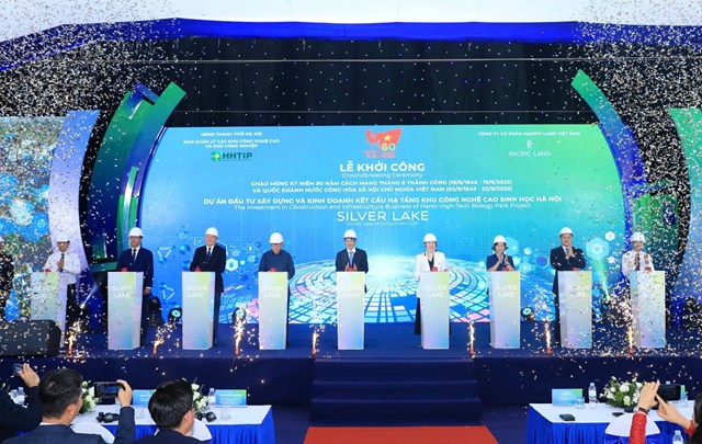 Các đại biểu tham dự Lễ khởi công dự án.