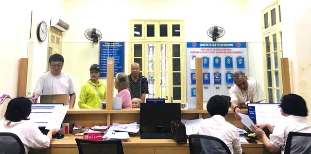 Người d&acirc;n mong mỏi l&agrave; thủ tục cần được thực hiện một c&aacute;ch khoa học v&agrave; tiết kiệm thời gian hơn.