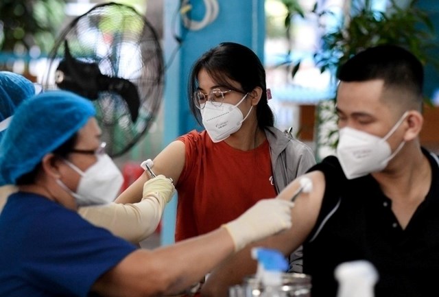Điều chuyển thuốc, vật tư, sinh phẩm đ&#227; mua từ nguồn NSNN ph&#242;ng, chống COVID-19 sang nguồn thu dịch vụ kh&#225;m, chữa bệnh - Ảnh 1