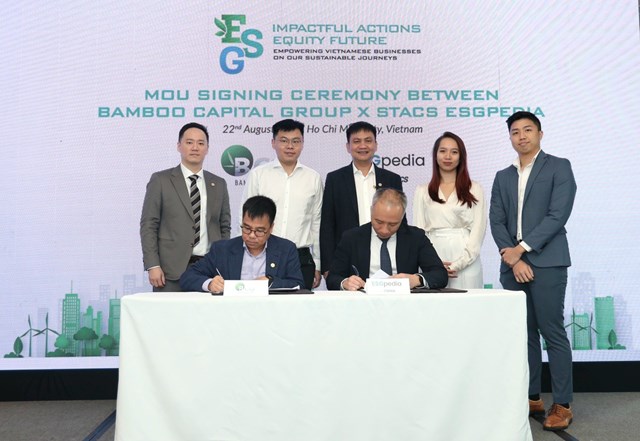 Ch&uacute; th&iacute;ch ảnh 1: &Ocirc;ng Phạm Minh Tuấn - Ph&oacute; Chủ tịch Tập đo&agrave;n Bamboo Capital v&agrave; &Ocirc;ng Benjamin Soh - Đồng s&aacute;ng lập ki&ecirc;m Gi&aacute;m đốc điều h&agrave;nh STACS - c&ugrave;ng k&yacute; kết thỏa thuận hợp t&aacute;c