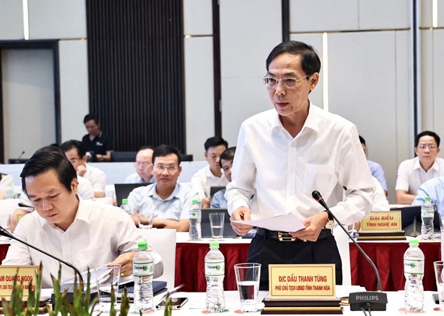 Ph&oacute; Chủ tịch UBND tỉnh Thanh H&oacute;a Đầu Thanh T&ugrave;ng ph&aacute;t biểu tại buổi l&agrave;m việc - Ảnh: VGP/Thu Sa