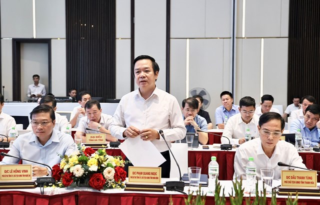 Chủ tịch UBND tỉnh Ninh B&igrave;nh Phạm Quang Ngọc ph&aacute;t biểu tại buổi l&agrave;m việc - Ảnh: VGP/Thu Sa