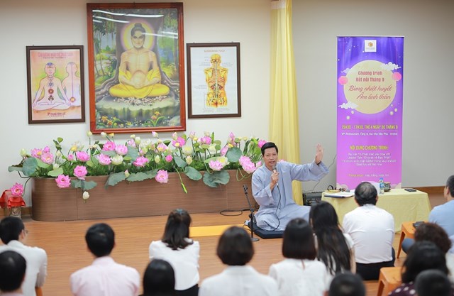 L&atilde;nh đạo Văn Ph&uacute; - Invest thường c&oacute; những buổi đ&agrave;m thoại c&ugrave;ng c&aacute;n bộ nh&acirc;n vi&ecirc;n về triết l&yacute; của Đạo Phật &nbsp;
