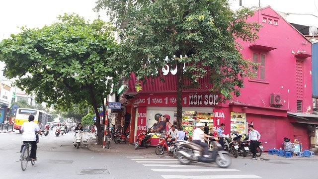 Ra đời từ năm 1996, hiện N&oacute;n Sơn sở hữu gần 200 cửa h&agrave;ng tr&ecirc;n cả nước