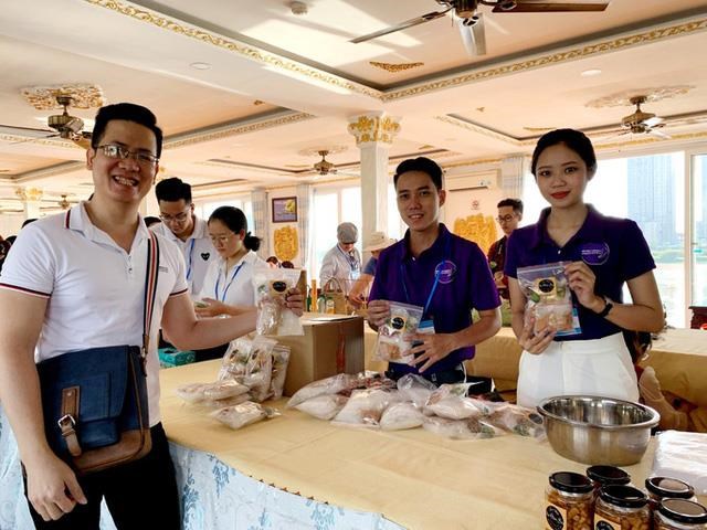 Hướng dẫn vi&ecirc;n v&agrave; nh&acirc;n vi&ecirc;n c&ocirc;ng ty du lịch ở TP HCM tham gia b&aacute;n h&agrave;ng để tăng thu nhập trong giai đoạn dịch Covid-19.