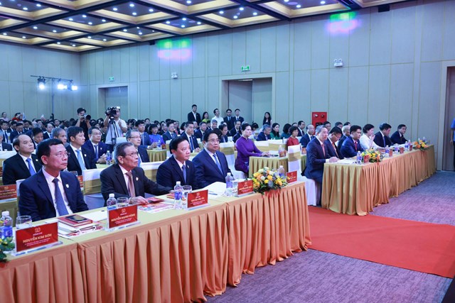 Thủ tướng Ch&iacute;nh phủ Phạm Minh Ch&iacute;nh v&agrave; c&aacute;c đại biểu tham dự buổi Lễ. Ảnh Phạm Ki&ecirc;n