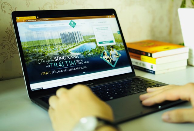 Lần đầu trải nghiệm mua nh&agrave; online của vợ chồng MC Việt Anh &nbsp;