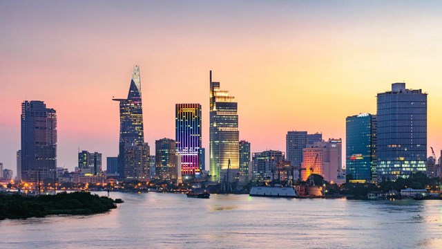 X&acirc;y dựng một nước Việt Nam h&ograve;a b&igrave;nh, thống nhất, độc lập, d&acirc;n chủ v&agrave; gi&agrave;u mạnh, s&aacute;nh vai với c&aacute;c cường quốc năm ch&acirc;u l&agrave; kh&aacute;t vọng lớn của d&acirc;n tộc Việt Nam. (Ảnh minh họa - Nguồn: Chinhphu.vn)