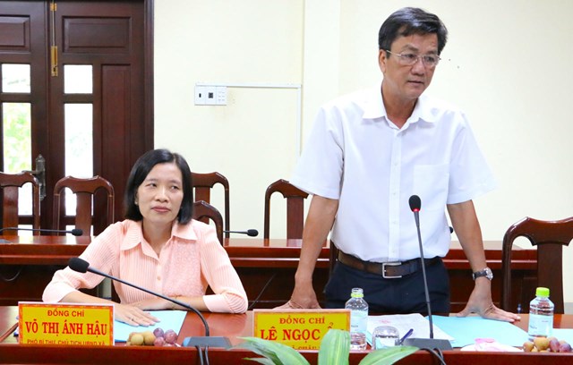 Đại diện x&atilde; Ch&acirc;u Th&agrave;nh tr&igrave;nh b&agrave;y kh&oacute; khăn, vướng mắc tại buổi l&agrave;m việc