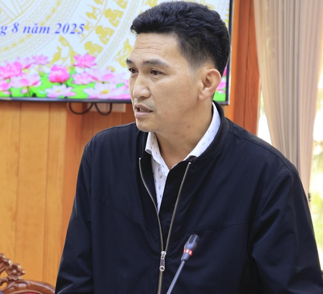 L&atilde;nh đạo x&atilde; Hiệp Thạnh n&ecirc;u đề xuất, kiến nghị đến đo&agrave;n c&ocirc;ng t&aacute;c.