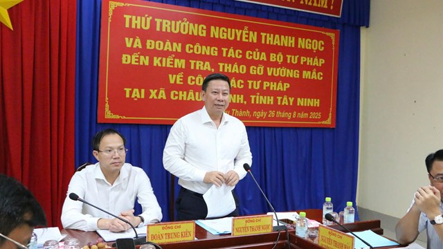 Thứ trưởng Nguyễn Thanh Ngọc v&agrave; Ph&oacute; Chủ tịch UBND tỉnh T&acirc;y Ninh Đo&agrave;n Trung Ki&ecirc;n chủ tr&igrave; buổi l&agrave;m việc