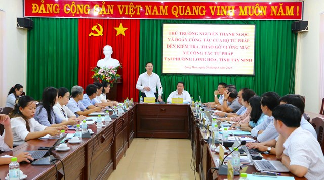Ph&oacute; Chủ tịch UBND tỉnh T&acirc;y Ninh Đo&agrave;n Trung Ki&ecirc;n đề xuất c&aacute;c &yacute; kiến l&ecirc;n Đo&agrave;n c&ocirc;ng t&aacute;c của Bộ Tư ph&aacute;p