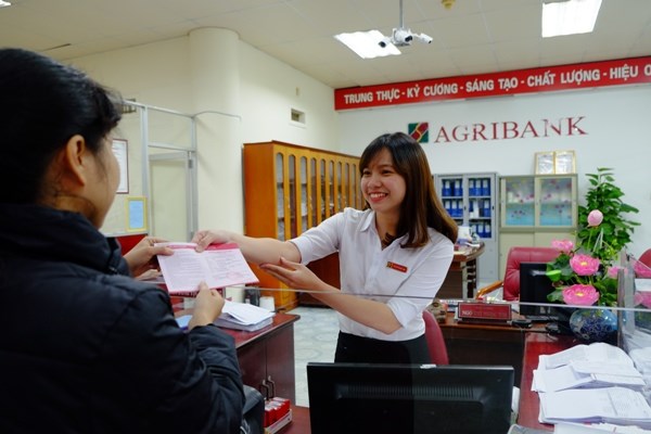 Đẩy mạnh giảm l&atilde;i, ph&iacute;, cơ cấu nợ cho kh&aacute;ch h&agrave;ng khiến nguồn thu của Agribank s&uacute;t giảm&nbsp;