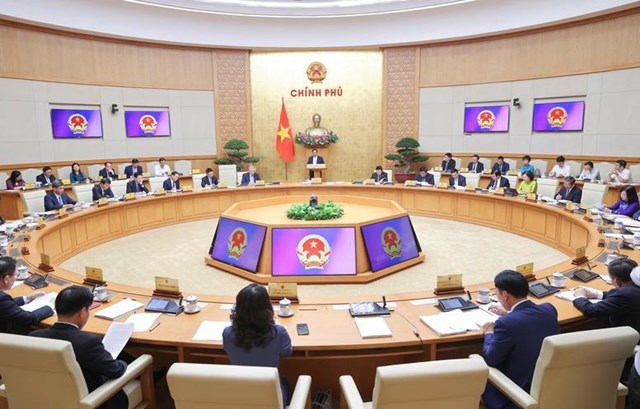 Tại c&aacute;c phi&ecirc;n họp thường kỳ h&agrave;ng th&aacute;ng, Ch&iacute;nh phủ đ&atilde; c&oacute; h&agrave;ng loạt quyết s&aacute;ch về ph&aacute;t triển kinh tế - x&atilde; hội - Ảnh VGP/Nhật Bắc