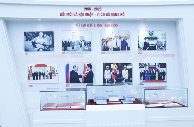 Giai đoạn 4 (1986 đến nay): Đổi mới v&agrave; hội nhập &ndash; V&igrave; cơ đồ rạng rỡ.