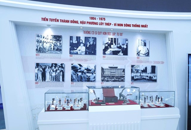 Giai đoạn 2 (1954-1975): Tiền tuyến th&agrave;nh đồng, hậu phương lũy th&eacute;p &ndash; V&igrave; non s&ocirc;ng thống nhất - Ảnh: VGP