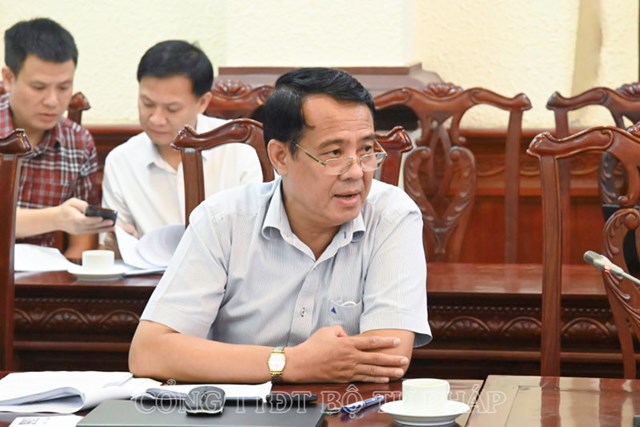 Đại diện Bộ T&agrave;i nguy&ecirc;n v&agrave; M&ocirc;i trường.