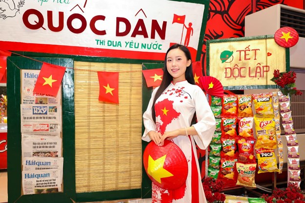 Du kh&#225;ch th&#237;ch th&#250; check-in đại kỳ tại Hạ Long ngay trước thềm lễ 2/9 - Ảnh 3