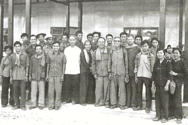 Đoàn cán bộ Ngân hàng Ngoại thương Việt Nam làm việc với Ban Kinh tài về số liệu của Trung ương chi viện cho B2. (Ảnh trong bài: tư liệu)