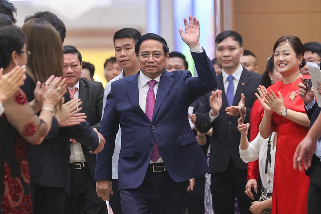 Thủ tướng Phạm Minh Ch&iacute;nh chủ tr&igrave; Hội nghị gặp mặt doanh nghiệp với chủ đề "80 năm doanh nghiệp đồng h&agrave;nh c&ugrave;ng đất nước". Ảnh: VGP