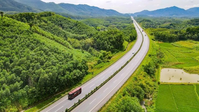Hệ thống cao tốc phát triển vượt bậc, chiều dài toàn mạng lưới gấp hơn 20 lần so với giai đoạn 2001 - 2010.