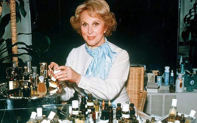 B&agrave; Estee Lauder