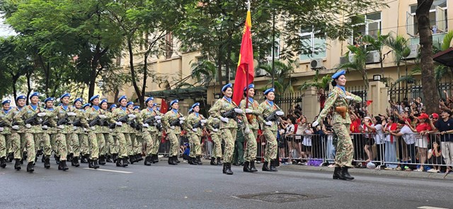 Khoảnh khắc, h&igrave;nh ảnh c&aacute;c khối qu&acirc;n nh&acirc;n diễu binh với bước ch&acirc;n đều tăm tắp, l&aacute; cờ đỏ tung bay trong gi&oacute; M&ugrave;a thu nắng tỏa Ba Đ&igrave;nh... sẽ m&atilde;i l&agrave; động lực th&uacute;c đẩy tinh thần l&agrave;m việc v&agrave; cống hiến trong kỷ nguy&ecirc;n vươn m&igrave;nh của d&acirc;n tộc.