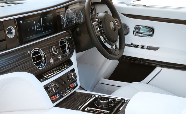 Rolls-Royce Ghost 2021 tr&#236;nh l&#224;ng với gi&#225; cao kỷ lục - Ảnh 3
