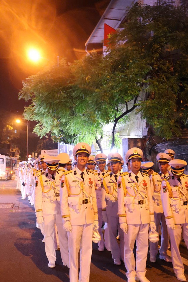 Những chuyến xe mang &#39;nhịp thở&#39; Tổ quốc, lặng thầm sau đội h&#236;nh diễu binh A80 - Ảnh 1