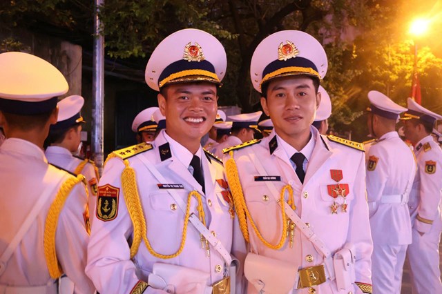 Những chuyến xe mang &#39;nhịp thở&#39; Tổ quốc, lặng thầm sau đội h&#236;nh diễu binh A80 - Ảnh 4